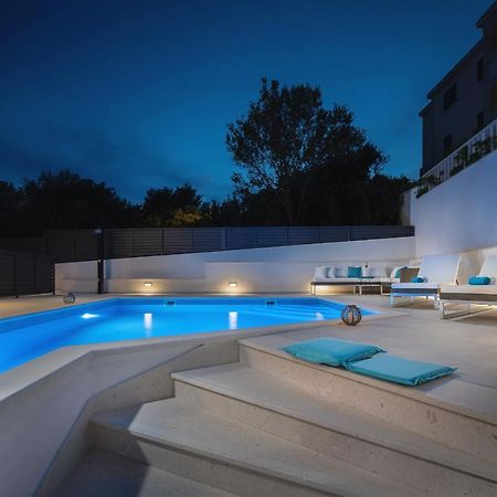 Villa Miholina - With Heated Swimming Pool Трогир Экстерьер фото
