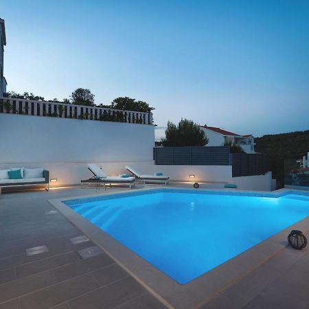 Villa Miholina - With Heated Swimming Pool Трогир Экстерьер фото