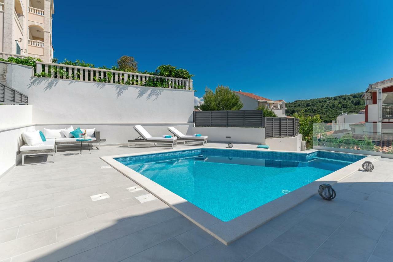 Villa Miholina - With Heated Swimming Pool Трогир Экстерьер фото